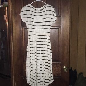 Boutique midi dress with pockets